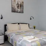 Golden Violin ! S Apartment